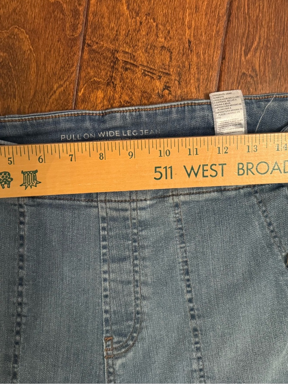 Chico's Light Blue Wide-Leg Denim Jeans Pull On 10R Patch Pockets - Picture 7 of 10